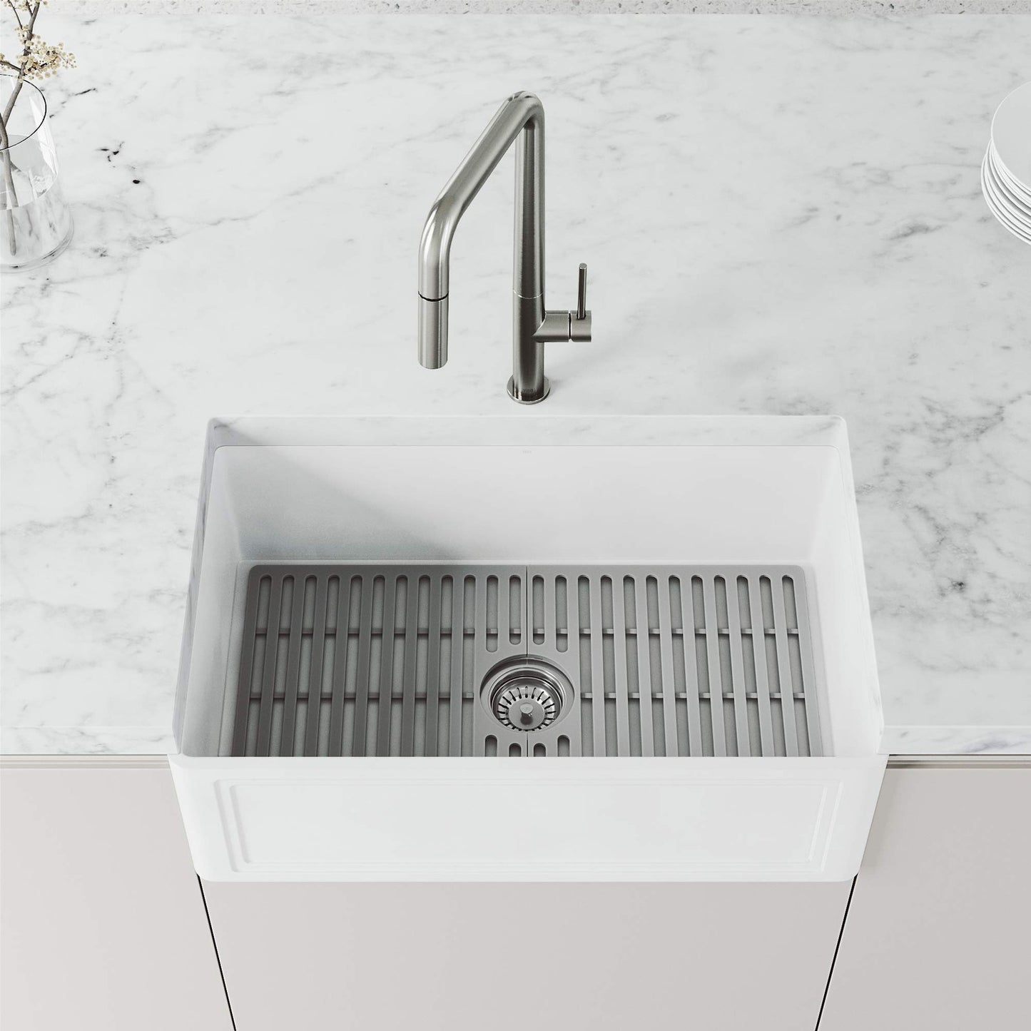 VIGO VG02013ST Parsons 18'' Single Handle Pull-Down Kitchen Faucet Stain-Steel