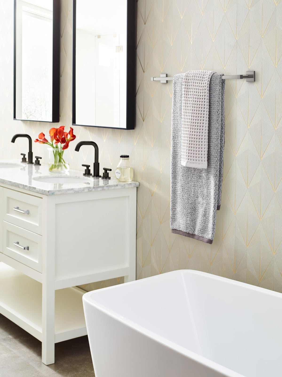 Amerock Appoint Polished Nickel 24 inch (610mm) Towel Bar, BH36074PN